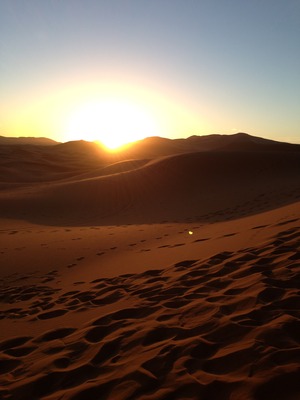 サハラ砂漠日の出